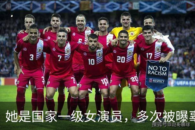 她是国家一级女演员，多次被曝辜负坐轮椅丈夫，如今儿子也是演员